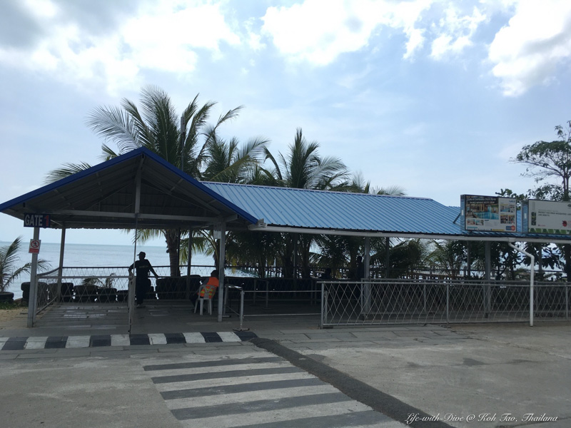 タイ、サムイ島の Pralarn Pier の乗船口
