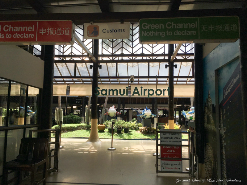 タイ、サムイ空港の手荷物受取所の出口