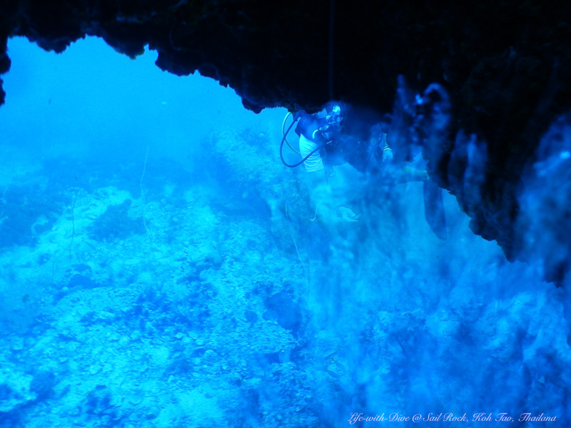 タイタオ島セイルロックで撮影した洞窟の出口