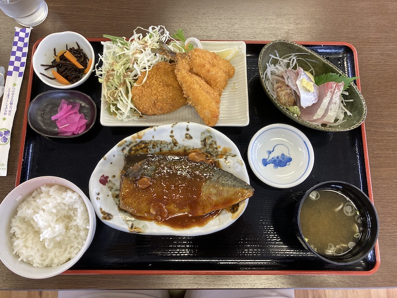 千葉勝山（かっちゃま）の食堂「なぶら」でダイバーのみが注文できるダイバー定食