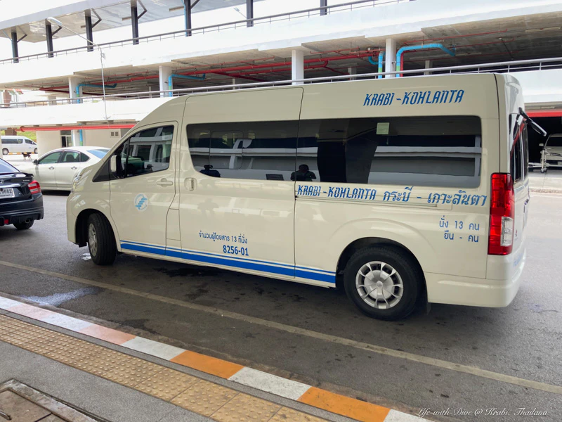 ランタ島行き乗合バス（バン）