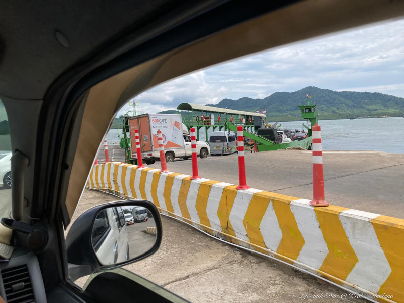 ランタ島へ車ごと渡るフェリー
